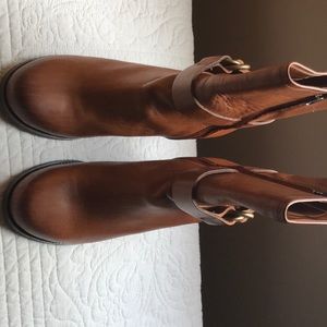 Frye Harness Tan boots worn once. Women’s size 8 like brand new